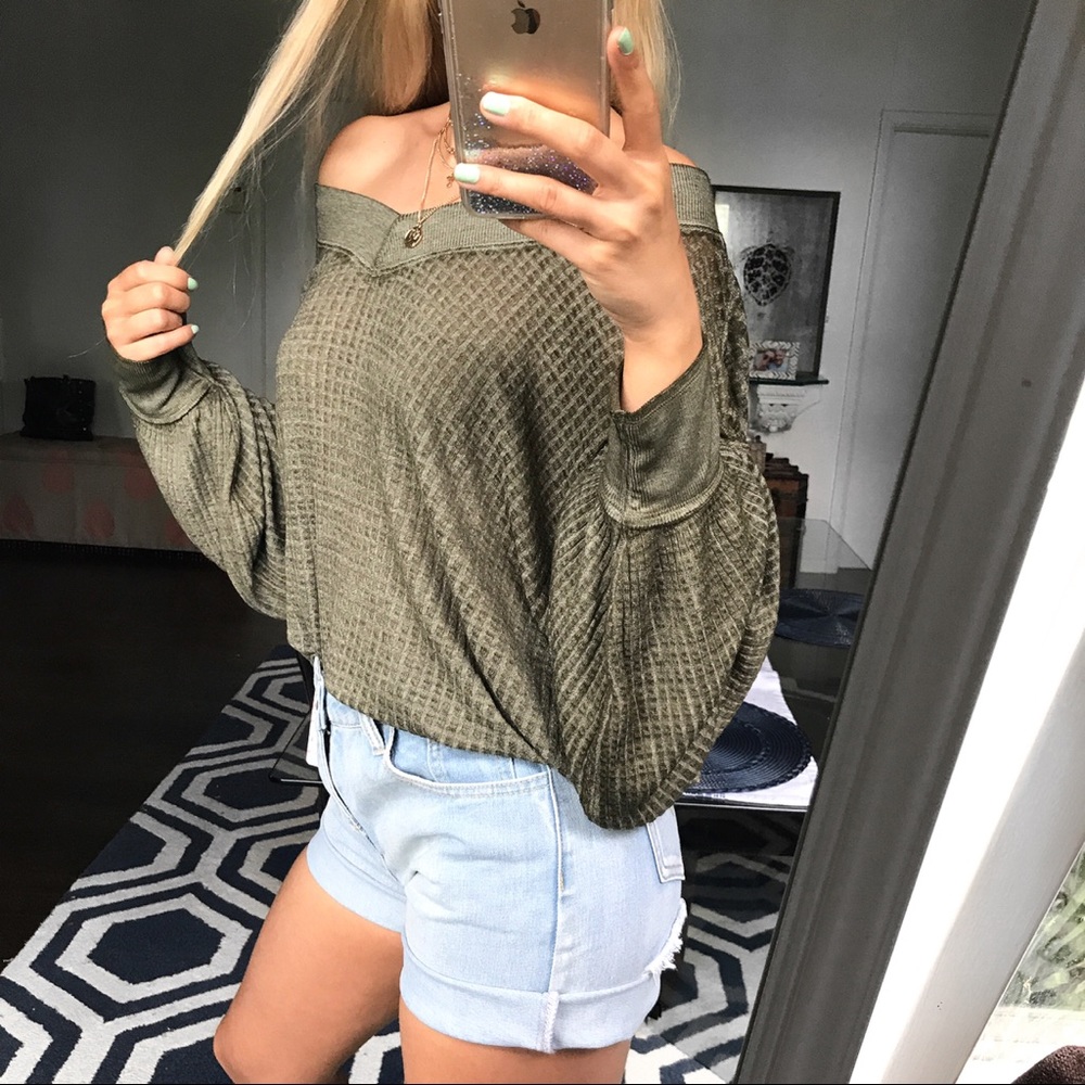🆕 FREE PEOPLE LOOSE VNECK TOP IN CINDERED OLIVE! - Picture 5 of 11